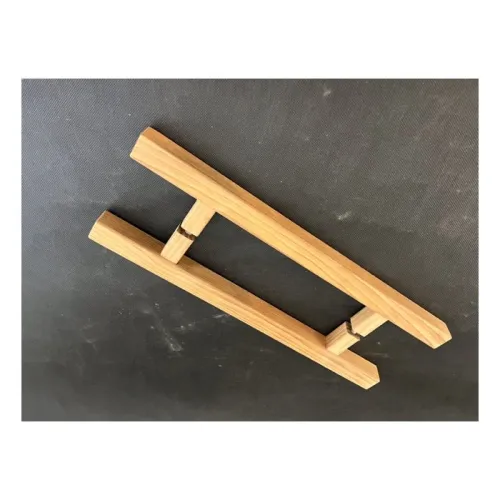 ANDERS&KAFKA designové dveřní madlo hranaté 25×25 mm z cedru
